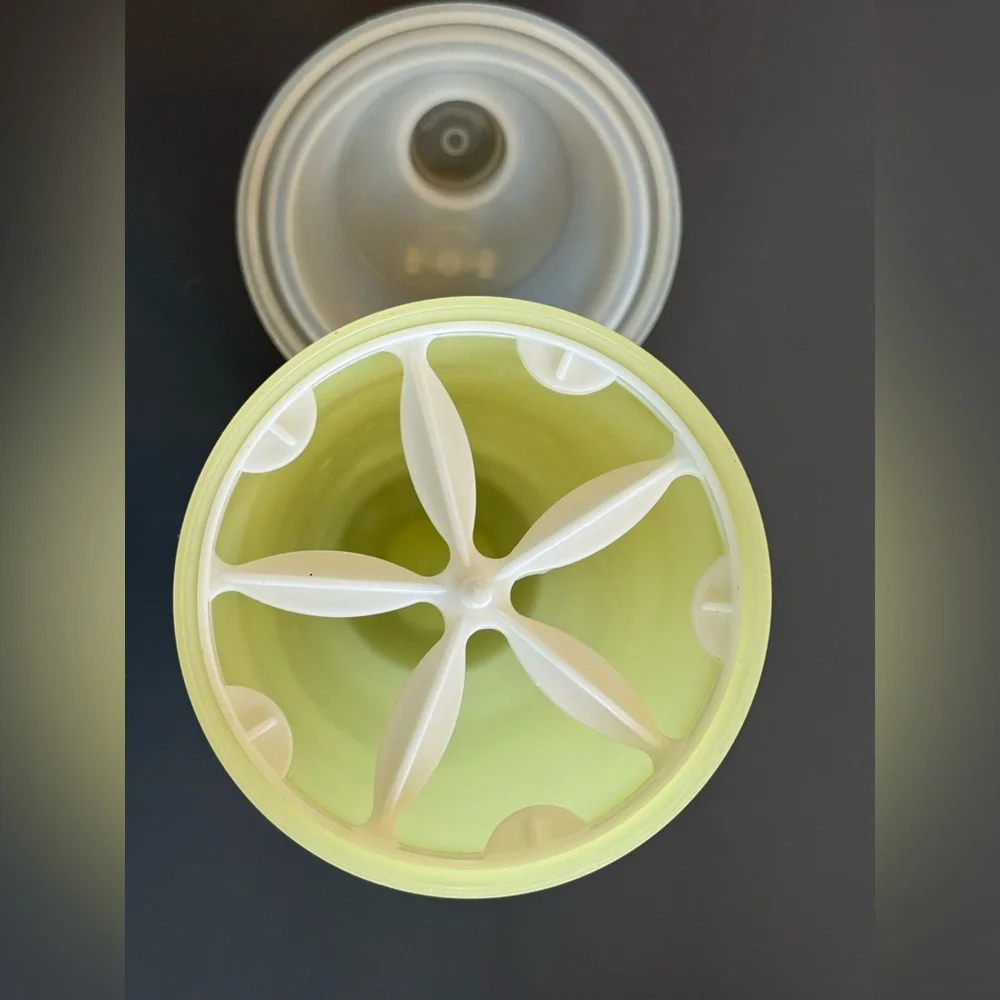 Tupperware Yellow Quick Shake & mini spice salt pepper Vintage set 5 pieces - Picture 5 of 6